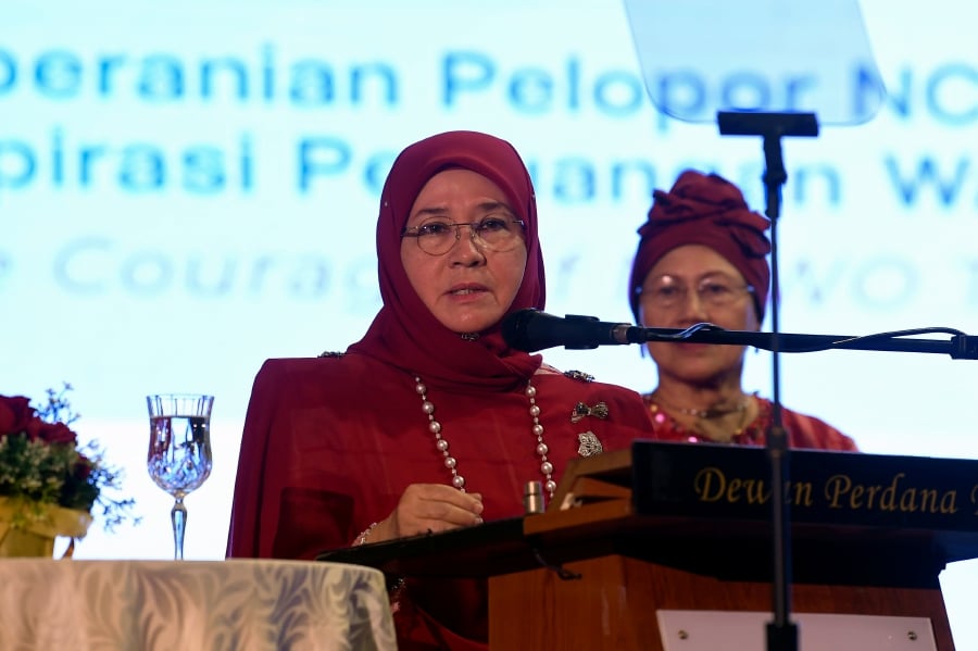 Raja Permaisuri Agong Tunku Azizah Aminah Maimunah Iskandariah has called on women leaders to continue with their pursuit of having greater representation in the country’s decision-making process. - BERNAMA pic