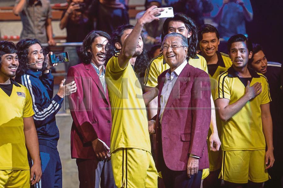 PM, wife, get a kick out of Ola Bola the Musical | New ...