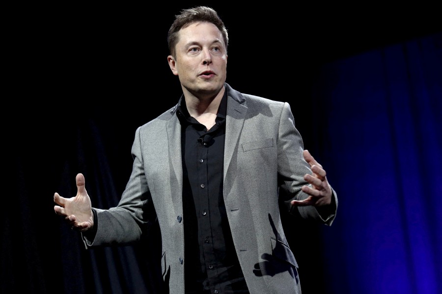 Elon Musk reaches deal to buy Twitter