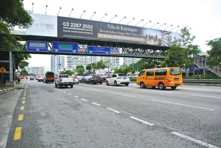 The Old Klang Road has been upgraded and is one of the main access to Taman Desa.