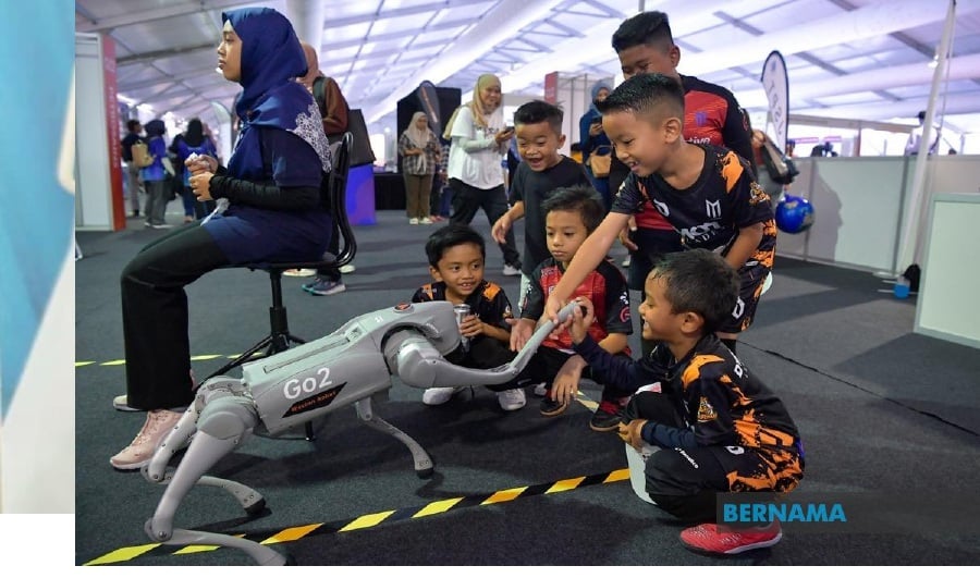 The debut appearance of a robot dog known as Robo Dog at the National Training Week (NTW) 2024 carnival at the Bukit Jalil National Stadium here has captivated the attention of visitors, especially children. Robo Dog is one of the latest technologies used by some agencies as an aid for performing tasks in risky and inaccessible areas for humans. — BERNAMA