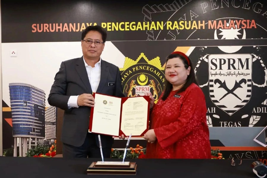 MACC chief commissioner Tan Sri Azam Baki said the note inked between Auditor-General Datuk Wan Suraya Mohd Radzi and himself today would pave the way for sharing of knowledge, information and training collaborations between officers at the National Audit Department and MACC. - Pic courtesy of MACC