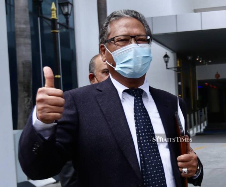 Former Attorney-General (AG) Tan Sri Mohamed Apandi Ali is demanding proof of the correspondence between former prime minister Tun Dr Mahathir Mohamad and the government on the decision to terminate his service as AG, three years ago. - NSTP file pic