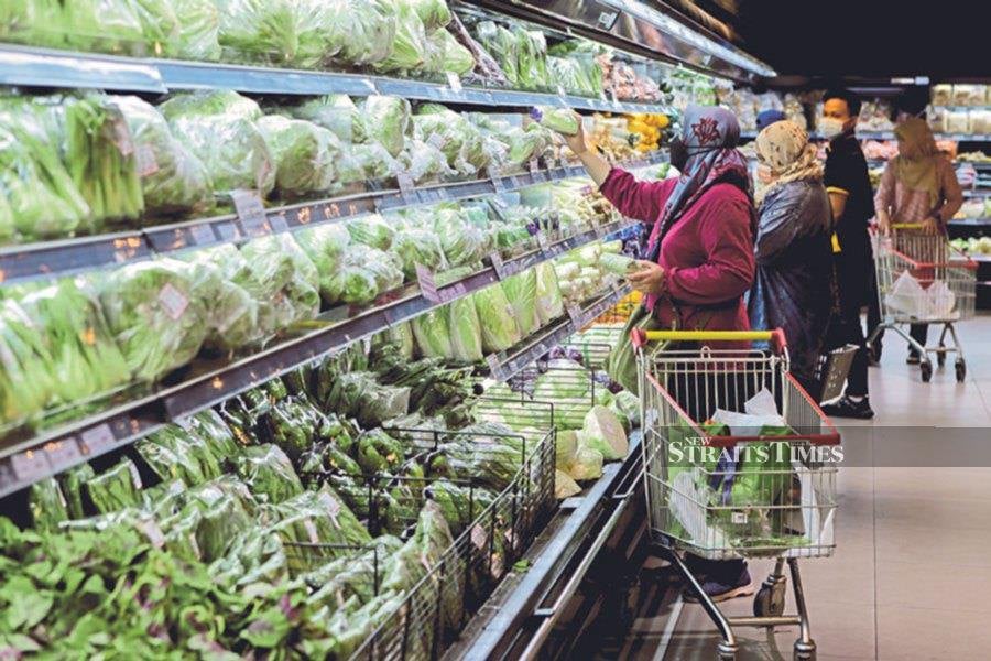 Malaysian Grocery Shoppers in a shopping frenzy at a Vegetable