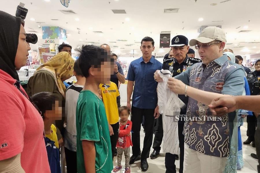 Tengku Mahkota Kelantan Tengku Muhammad Fakhry Petra gifted 30 orphans new clothes ahead of Hari Raya Aidilfitri. - NSTP/SHARIFAH MAHSINAH ABDULLAH
