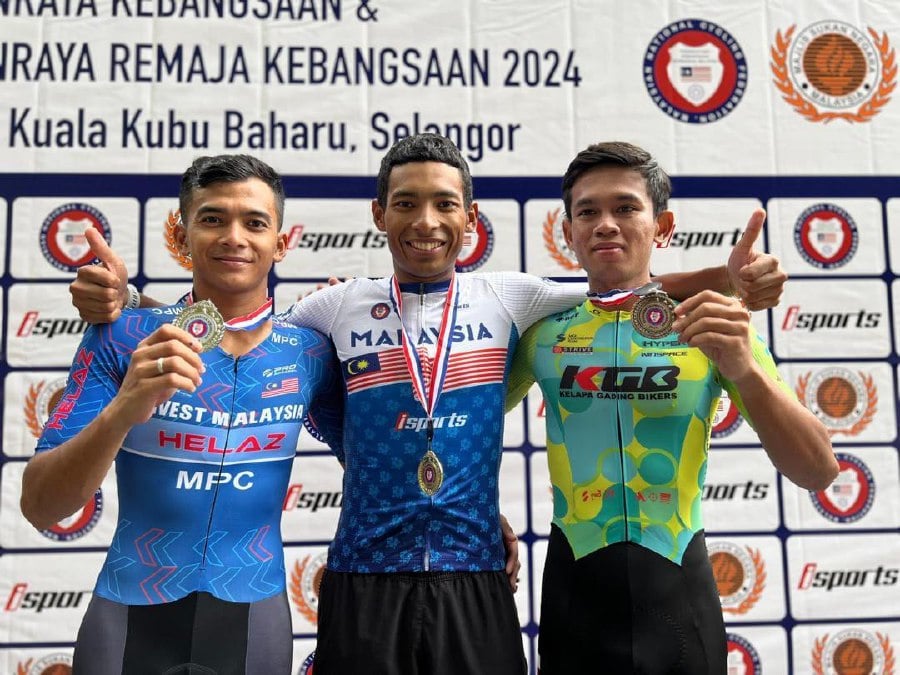 Terengganu Cycling Team rider Nur Aiman Rosli (centre) winning the men's elite time trial gold at the National Championships. - Pic courtesy from TSG