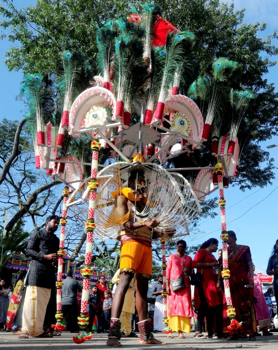In Perak, some 25,000 Hindus celebrated Thaipusam at the Kallumal Arulmigu Subramania Temple in Gunung Cheroh, Ipoh. - NSTP/L. MANIMARAN
