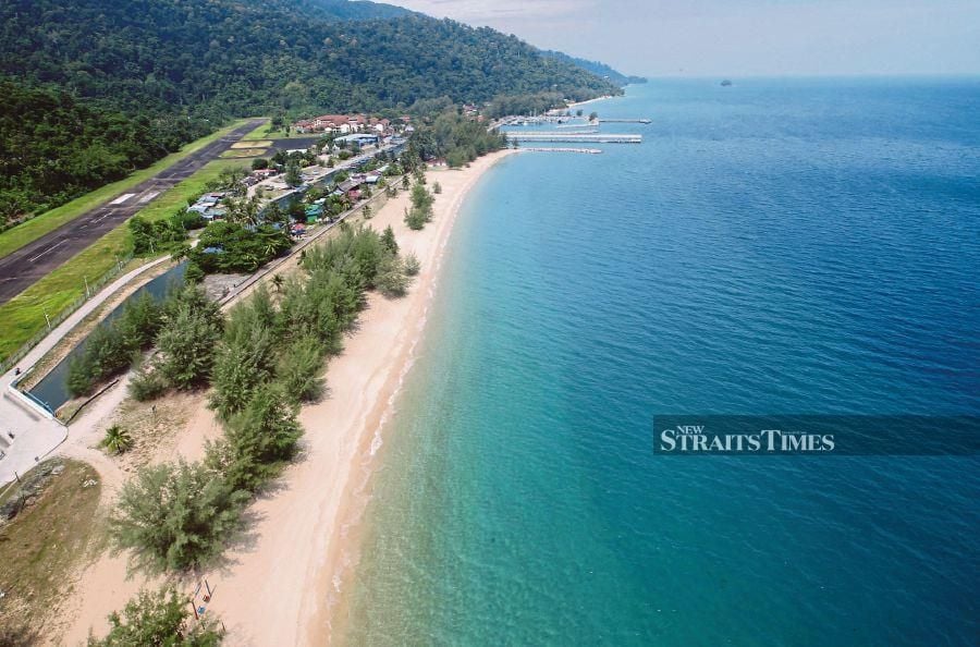 The Pahang state government, through the State Economic Planning Division, is in the process of acquiring the site for the Pulau Tioman Airport upgrading project which involves extending the runway from 850 meters (m) to 1.3 kilometres (km). - NSTP file pic