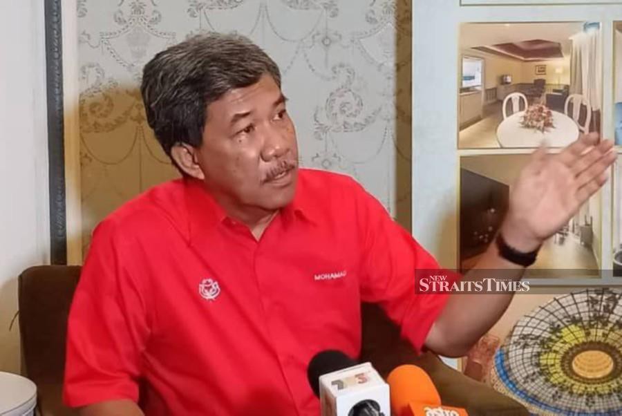 Umno deputy president Datuk Seri Mohamad Hasan, fondly known as Tok Mat, said the 38 MPs from the party must not be seen as taking a position that could be construed as going against the palace’s advice. - NSTP/AMIR MAMAT