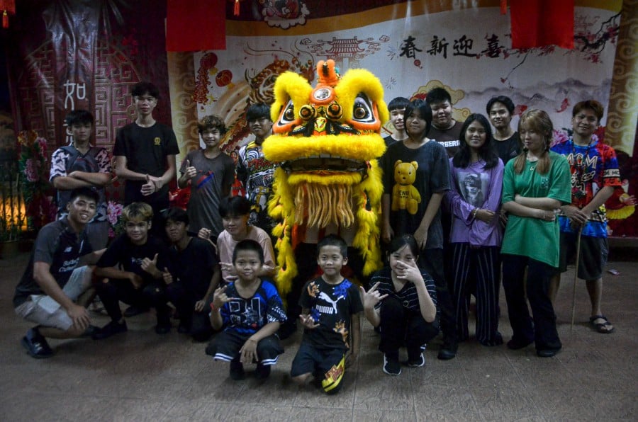 In addition to continuing the lion dance legacy of their ancestors, the uniqueness of the Tokong Kwan Tai Meow Gua Musang Lion Dance Team members comprise individuals aged six to 30. - Bernama pic