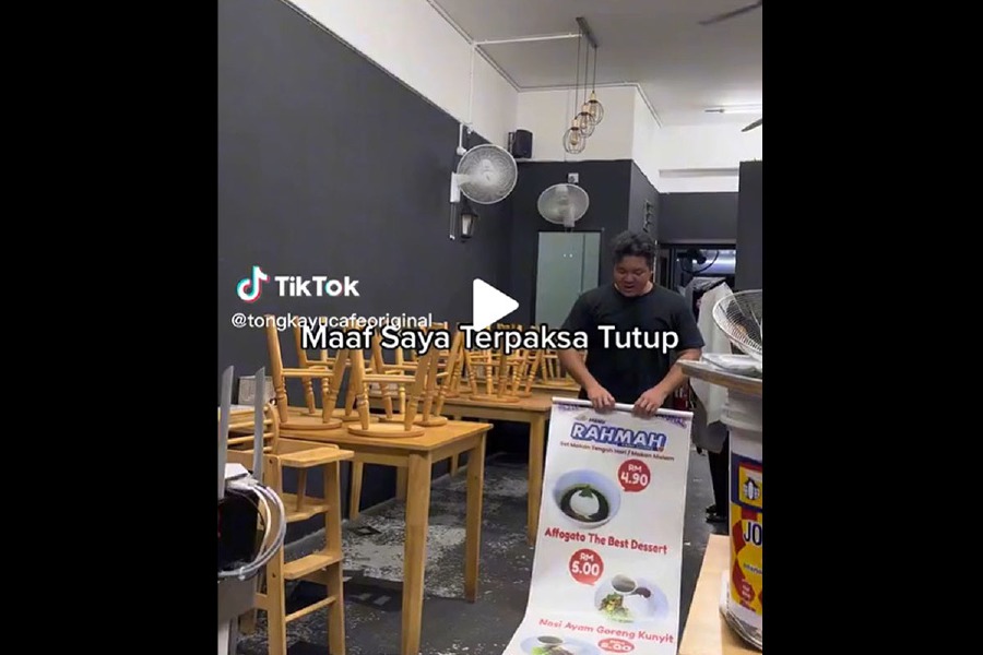 In a video posted on Tong Kayu Cafe Original's official TikTok account, the owner Fakhrul explained that they had no choice but to stop the menu as they could no longer bear the losses.  - Video Screengrab from TilTong Kayu Cafe Original's official TikTok