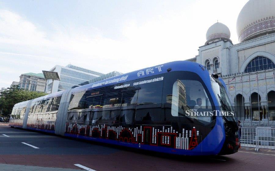 Putrajaya Corporation (PPj), in collaboration with the Ministry of Transport (MOT), is having a trial run of the Automated Rapid Transit (ART) trackless tram here until July 31. - NSTP/MOHD FADLI HAMZAH