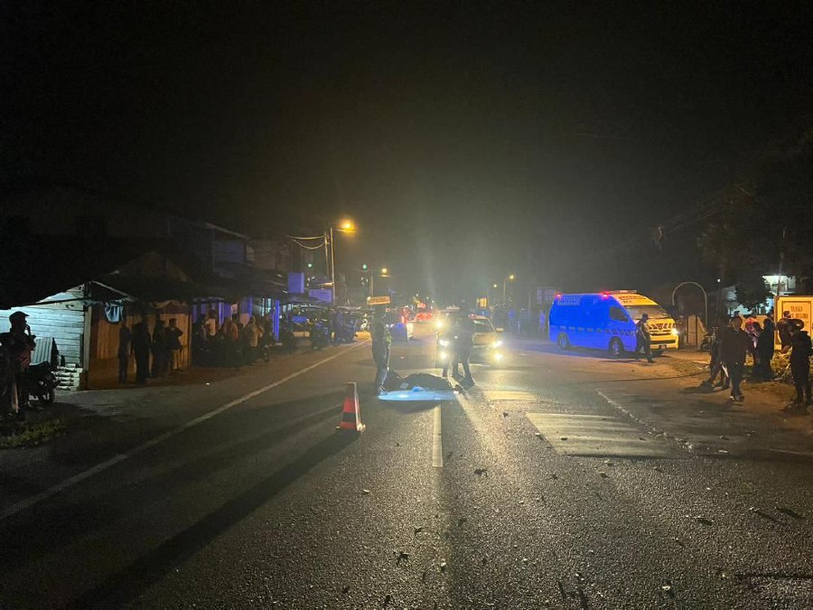  Two motorcyclists were killed after their bikes collided at Km 5 Jalan Kota Baru-Pengkalan Kubor here last night. - Pic courtresy of PDRM