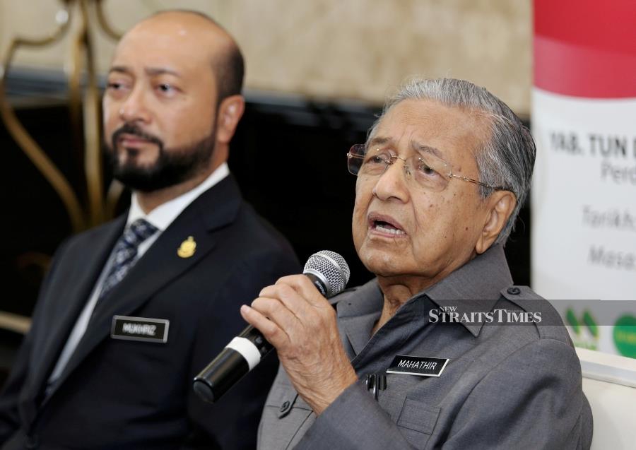 The government has not discussed or decided on a new scheme to replace the existing pension scheme for civil servants, said Tun Dr Mahathir Mohamad. - NSTP/SHARUL HAFIZ ZAM
