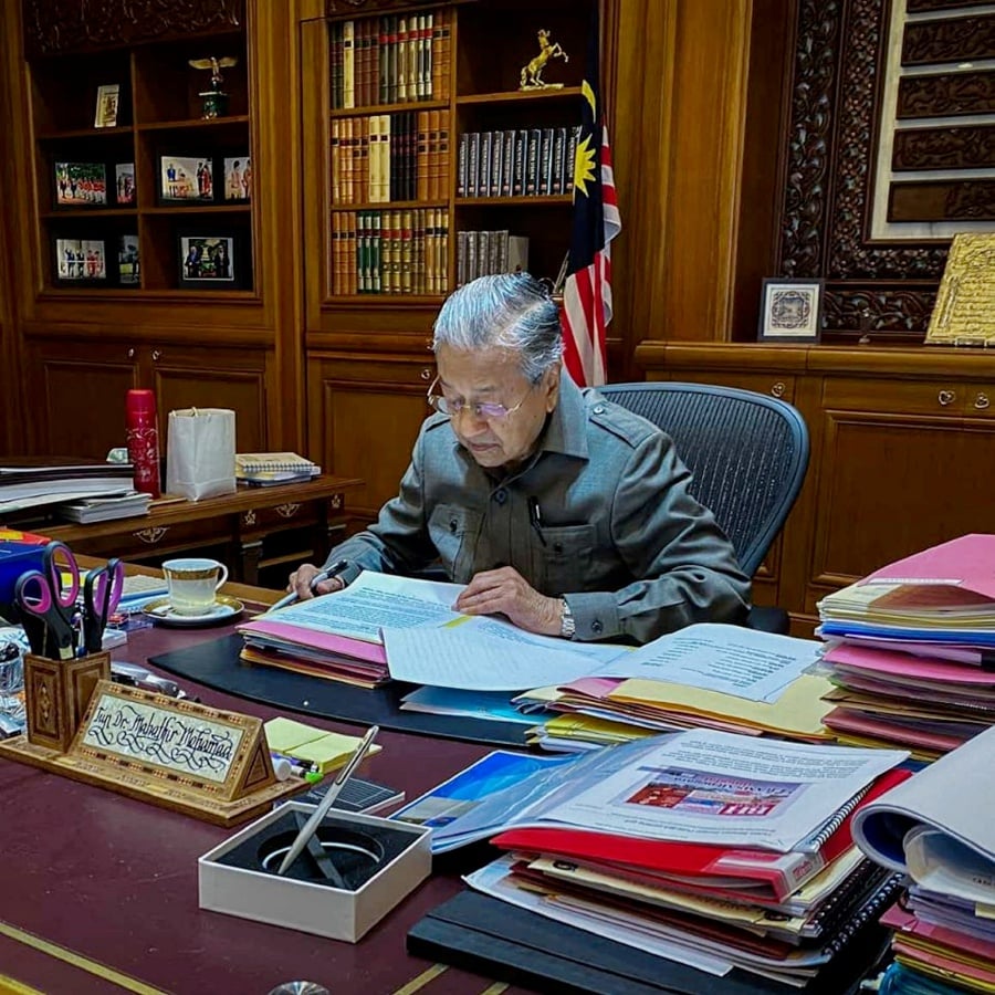 Bersatu leadership might have to resort to legal recourse in facing Tun Dr Mahathir Mohamad and his supporters. - File pic