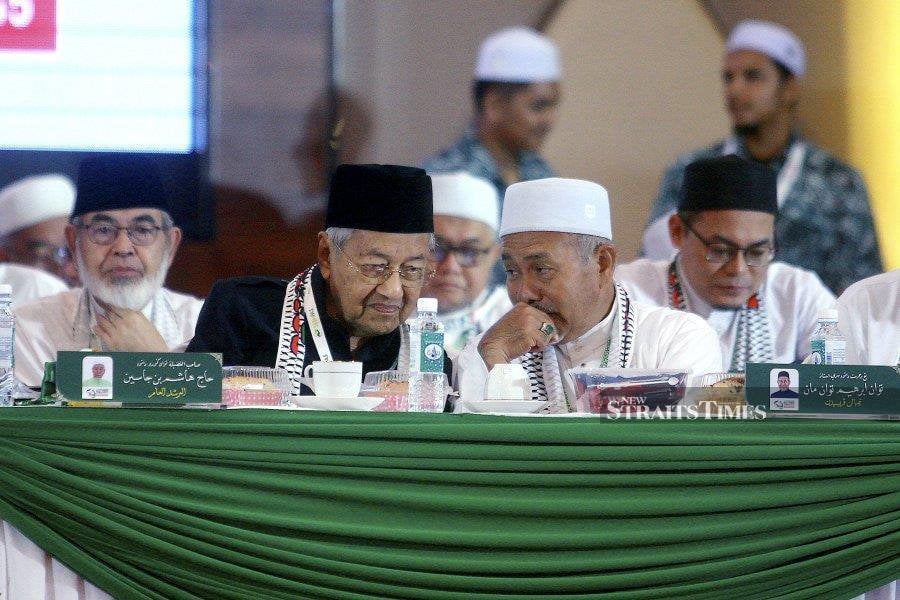Former two-time Prime Minister of Malaysia, Tun Dr Mahathir Mohamad, has strategically aligned himself with unexpected political bedfellows in an attempt to shape the country's political landscape. - NSTP / FAIZ ANUAR 