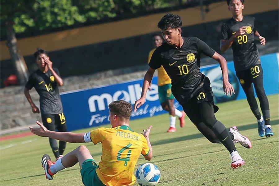 Malaysia’s hopes of qualifying for the quarter-finals of the Asean Under-16 footbll championship took a blow after going down 2-0 to Australia today at the Sriwedari Stadium in Surakarta, Indonesia. - Pic courtesy from FAM 