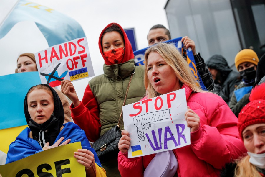 Protest against Russia's invasion of Ukraine, in Istanbul, Turkey. - Reuters pic