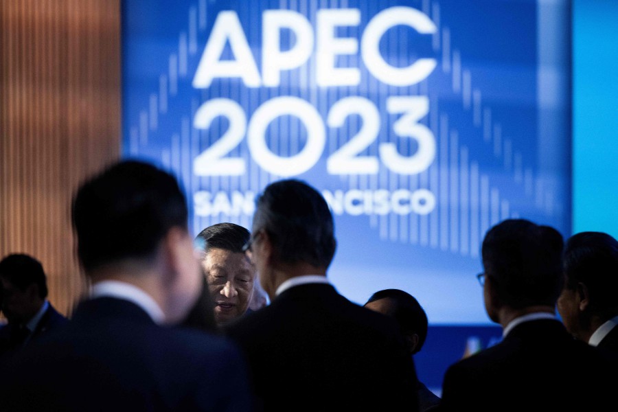 China's President Xi Jinping arrives for a meeting of economic leaders on the last day of the Asia-Pacific Economic Cooperation (APEC) Leaders' Week in San Francisco, California. _ AFP pic