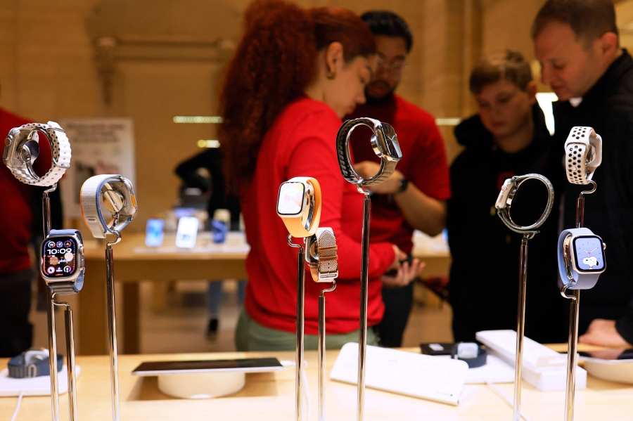 Apple watches are seen on display at the Apple Store in Grand Central Station. (Photo by Michael M. Santiago / GETTY IMAGES NORTH AMERICA / Getty Images via AFP)