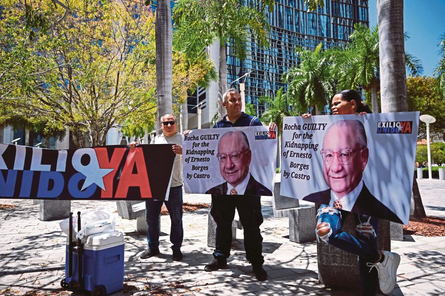 People protest demanding the "maximum sentence" for former US Ambassador to Bolivia, Victor Manuel Rocha, accused of spying for Cuba. (Photo by CHANDAN KHANNA / AFP)