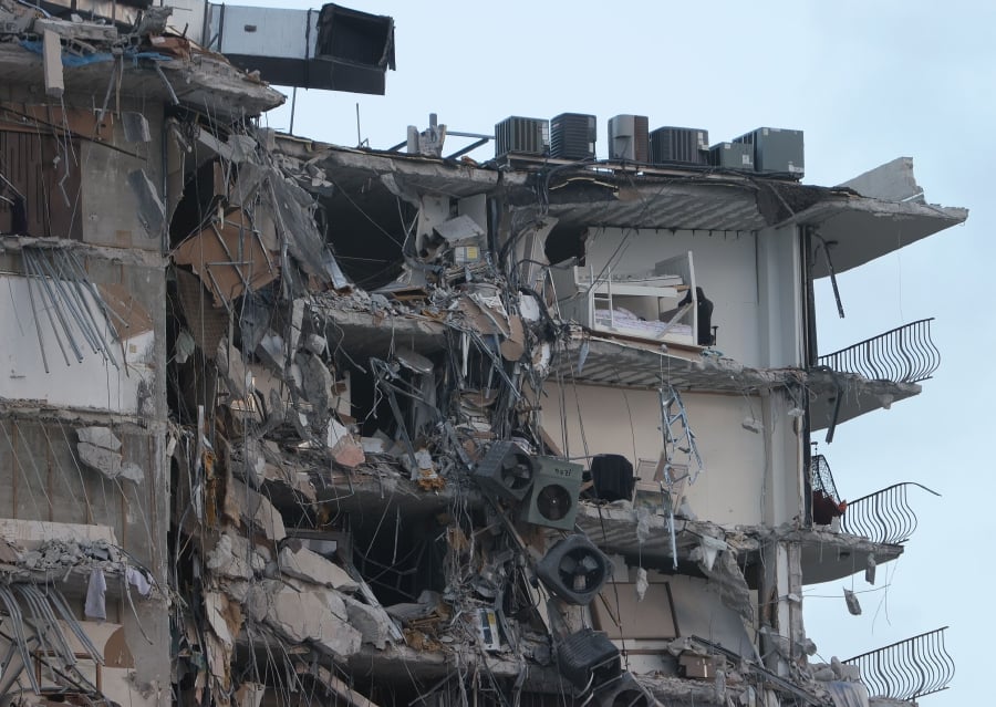 One Dead After Florida Apartment Block Partially Collapses | New ...