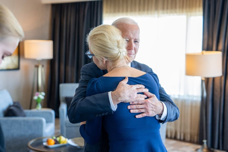 President Joe Biden had a private, emotional meeting with the widow and daughter of Alexei Navalny in California on Thursday. (Photo by HANDOUT / WHITE HOUSE / AFP) 