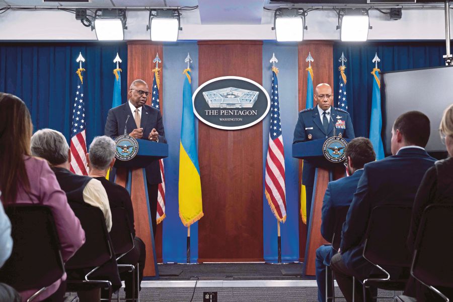 US Defense Minister Lloyd Austin (L) and Chairman of the Joint Chiefs of Staff, General Charles Brown, hold a press conference after concluding the Ukraine Defense Contact Group at the Pentagon in Washington, DC, on April 26, 2024. - AFP / SAUL LOEB)