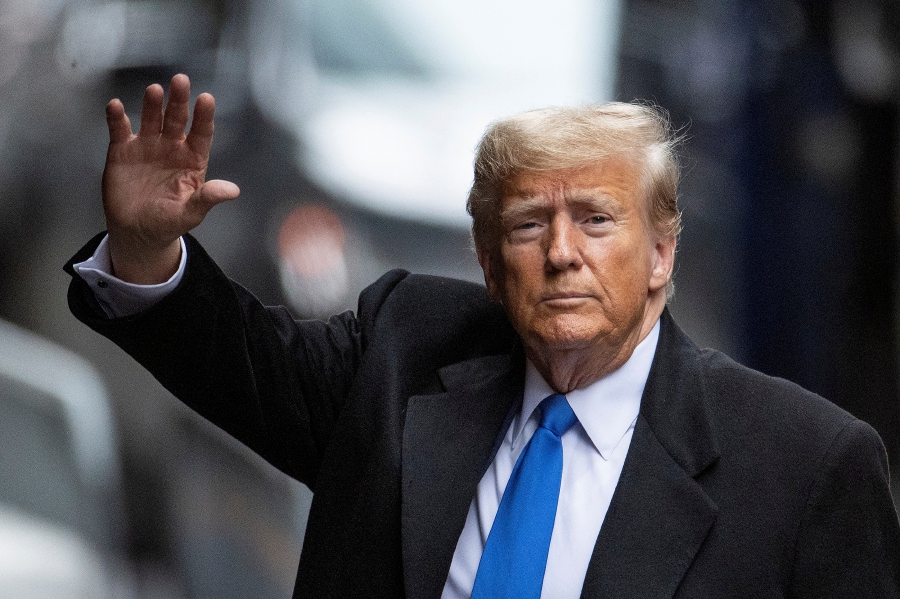 Former U.S. President Donald Trump greets to his supporters, as he arrives from his second civil trial after E. Jean Carroll accused Trump of raping her decades ago, outside a Trump Tower in the Manhattan borough of New York City, U.S. (REUTERS/Eduardo Munoz)
