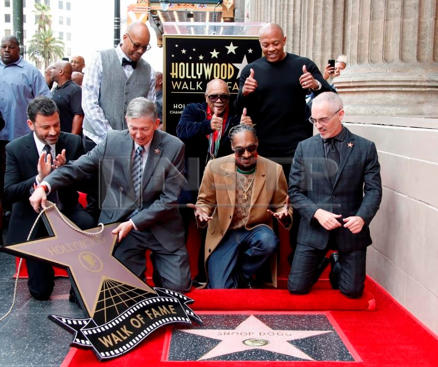 Image result for snoop dogg gets a star on Hollywood walk of fame