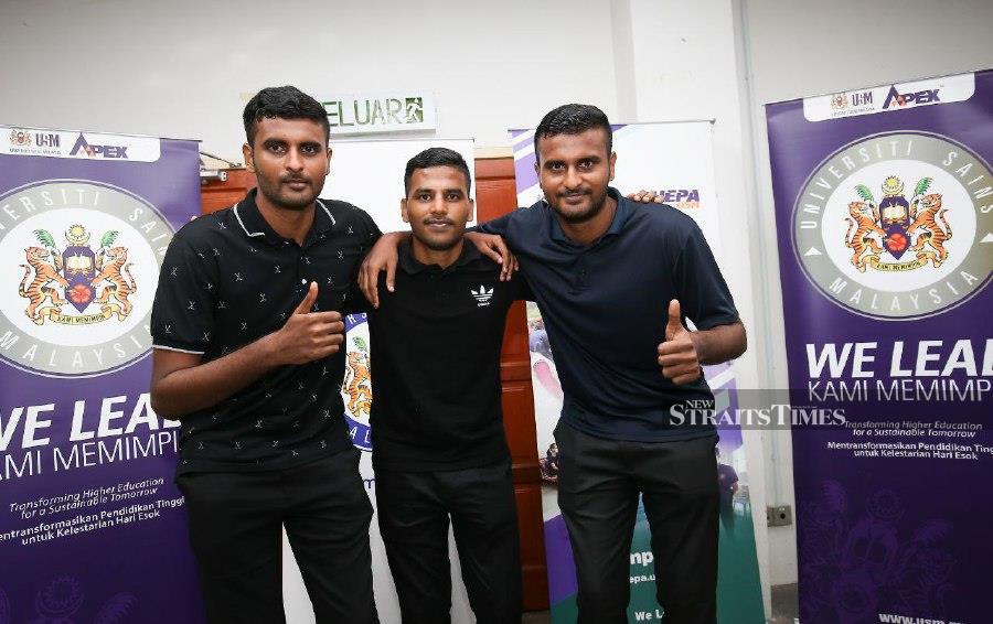 22-year-old brothers from Bayan Lepas, Mohamed Azmin Dawlath Mohamed, Mohamed Azwan and Mohamed Azrul successfully secured a place to pursue their bachelor's degree at USM’s School of Social Sciences. - NSTP/MIKAIL ONG
