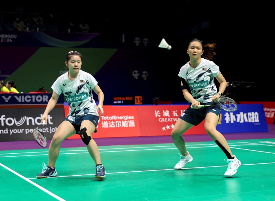 Tan Zhing Yi-Chan Wen Tse hardly posed a threat in the second doubles duel, allowing Laksika Kanlaha- Pathaimas Muenwong to wrap up a 21-12, 21-8 win in just 29 minutes. - Bernama pic