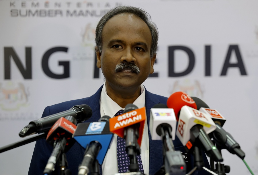 Newly appointed Human Resources Minister V. Sivakumar said the SKSSR that was implemented on Dec 1 had so far received overwhelming response with more than 1,092 registrations in its first week.  - Bernama pic