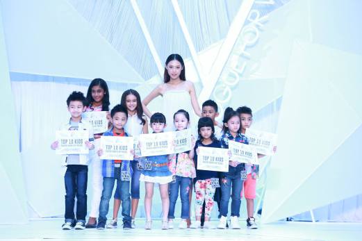 Children and adults took to the catwalk with brands such as GUESS, Bonia, Timberland, Adidas Originals, Sub, Dorothy Perkins, Seen Eyewear, OWL Eyewear, Burton Menswear London and Forever 21. Photo taken from Queensbay Mall and Vogue for Virtue Facebook page.