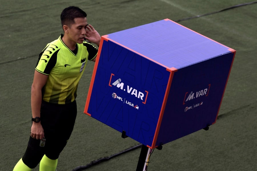 KUALA LUMPUR: The use of Video Assistant Referee (VAR) technology in the Malaysian League (M-League) competition has officially received recognition and approval from the world football governing body Fifa. — BERNAMA