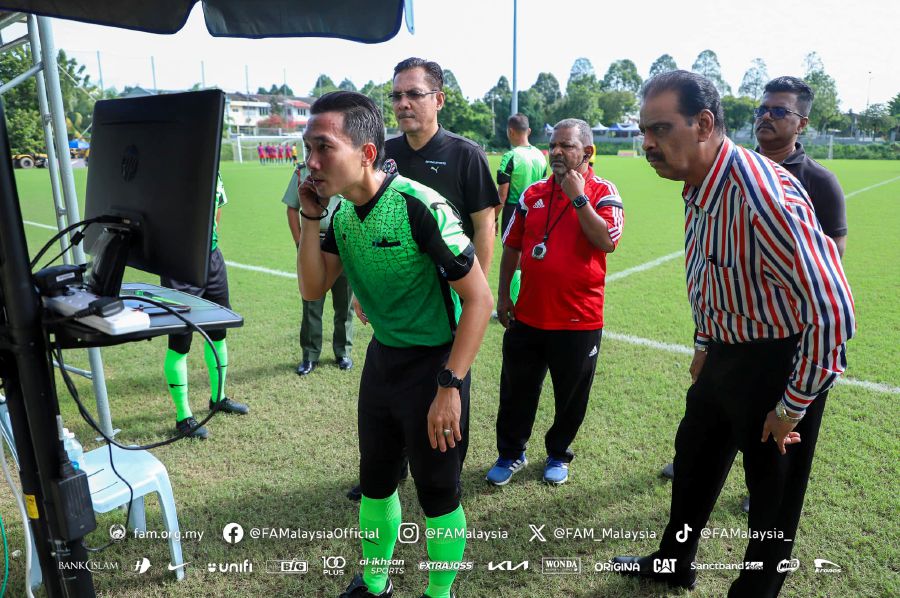The training session was also attended and witnessed by FAM deputy president Datuk S. Sivasundaram in his capacity as the FAM Referees Committee chairman as well as Malaysian Football League (MFL) President Datuk Ab Ghani Hassan who witnessed how the VAR technology was operated. - Pic courtesy of FAM