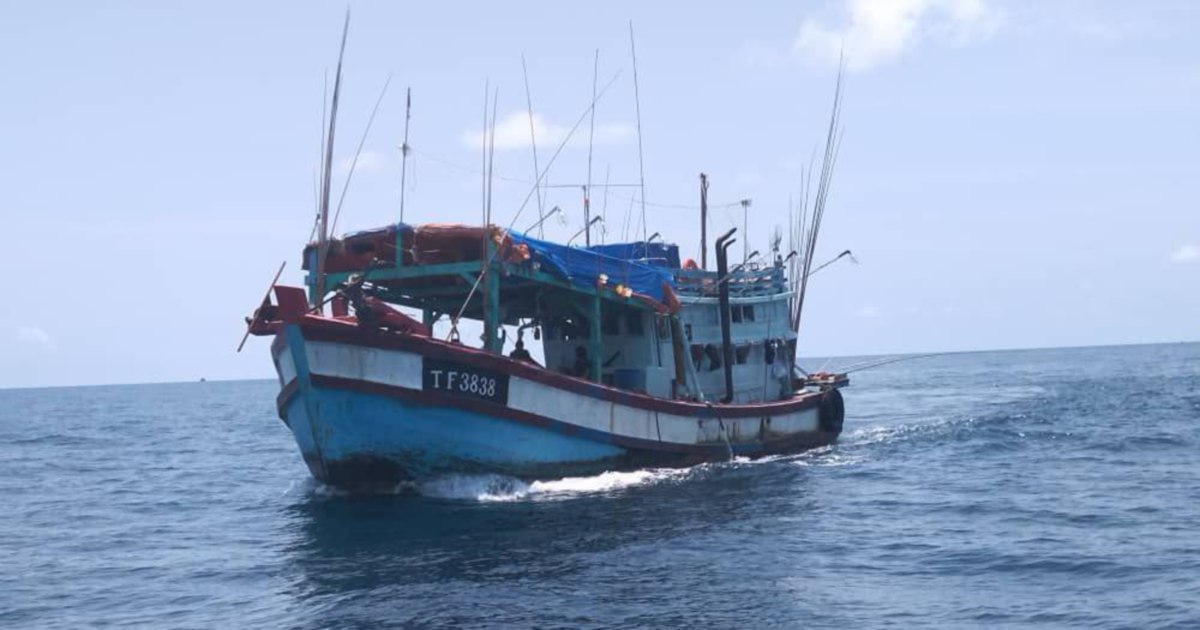 6 Vietnamese fishermen nabbed at sea in Rompin | New Straits Times