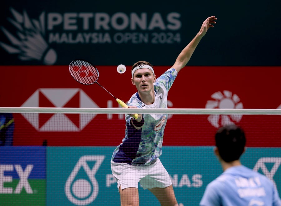 World No. 1 Viktor Axelsen of Denmark launched his three-peat bid at the Malaysia Open convincingly, outplaying his pal, Loh Kean Yew, in the opening round today at the Axiata Arena, which he claimed to be a "favourite hunting ground" and "legendary" venue. - Bernama pic