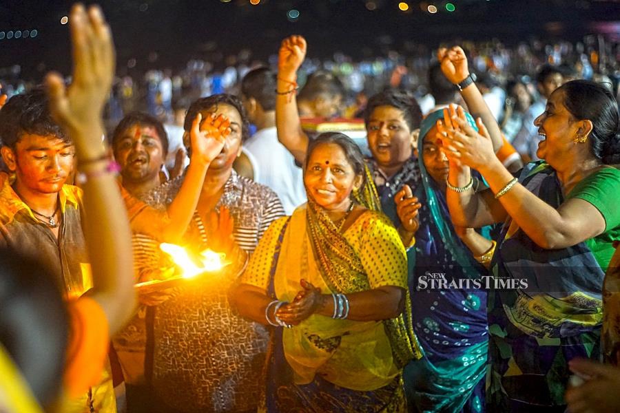  Visithra's photograph capturing the Ganesha Chaturthi festival in Mumbai.