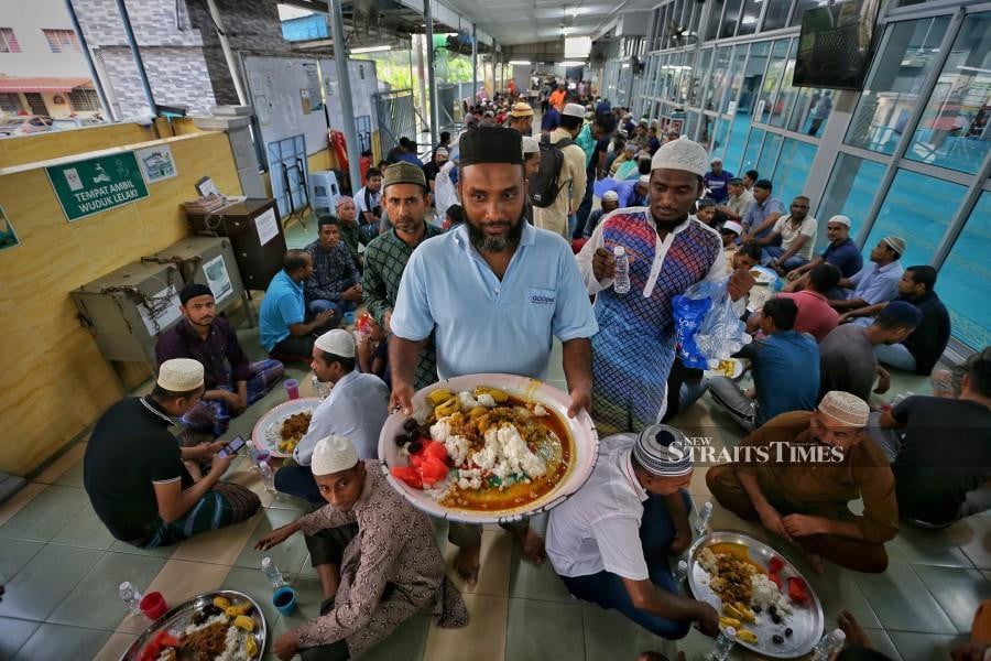 Al-Azim mosque in Taman Semarak, Nilai, hosts iftar every weekend throughout Ramadan, and says it receives around 300 to 500 foreign nationals. NSTP/AZRUL EDHAM