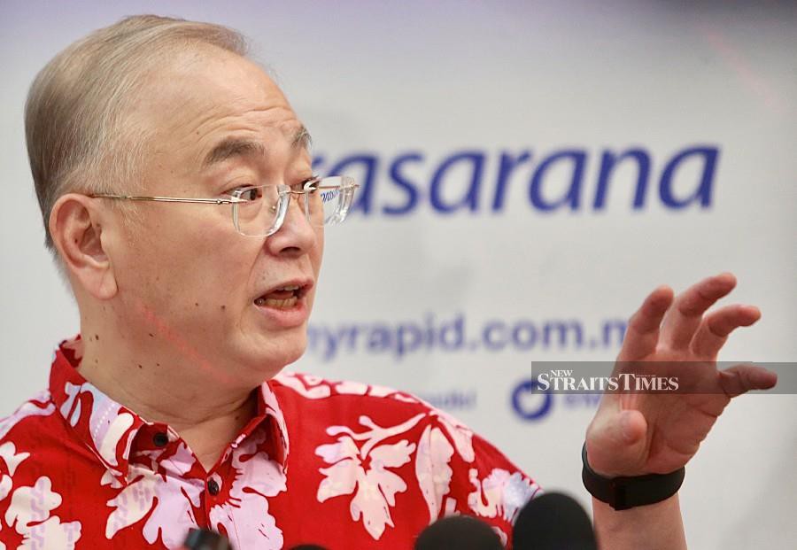 Transport ministers Datuk Seri Dr Wee Ka Siong said he expects the e-hailing companies to provide an explanation on the matter within the next two days.  - NSTP/FATHIL ASRI