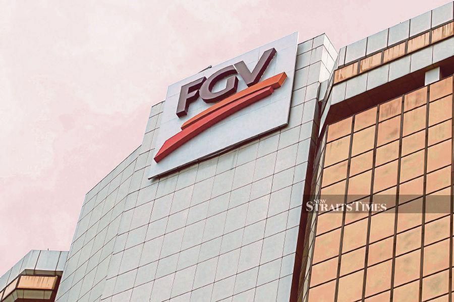 FGV Holdings Bhd’s net profit fell 86.8 per cent to RM31.98 million in the third quarter (Q3) ended Sept 30, 2023 from RM241.67 million a year ago.  NSTP/ HAFIZ SOHAIMI