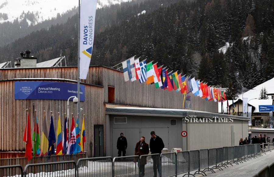 DAVOS, Jan 18 -- The 53rd annual World Economy Forum (WEF) from Jan 16-20 has drawn 2,700 leaders from 130 countries, including 52 heads of state at the Swiss Alps resort here.