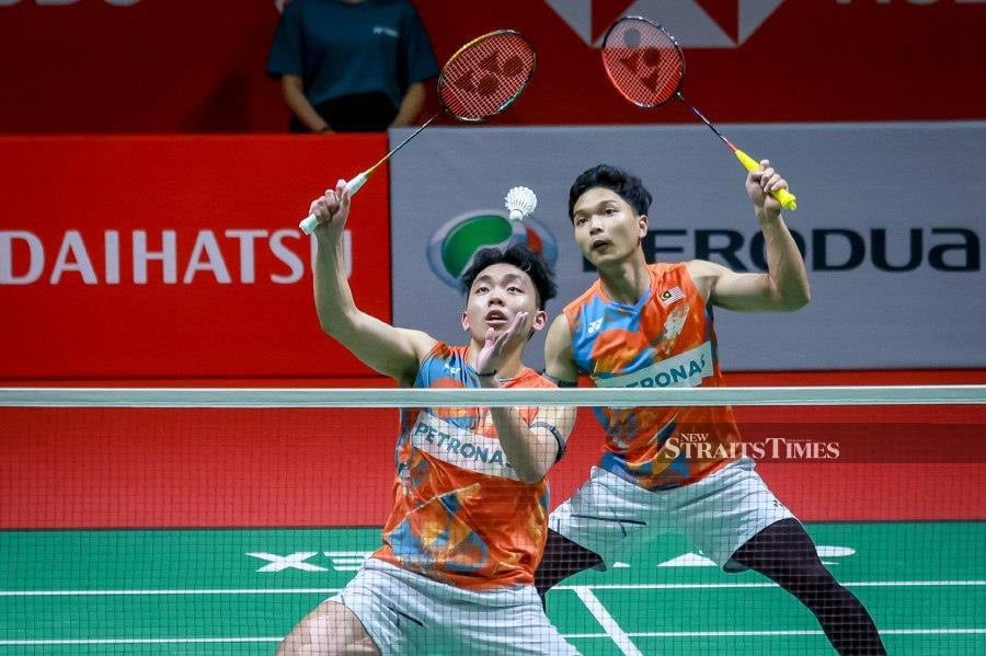 Men's pair Wan Arif Junaidi-Yap Roy King continued their dream run in the Malaysia Masters when they powered into the semi-finals on Friday. - NSTP/ASYRAF HAMZAH