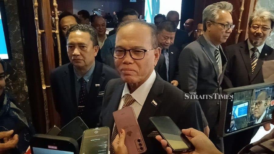 Pahang Menteri Besar Datuk Wan Rosdy Wan Ismail speaks to reporters after the MoU signing ceremony in Kuantan. - NSTP/Asrol Awang