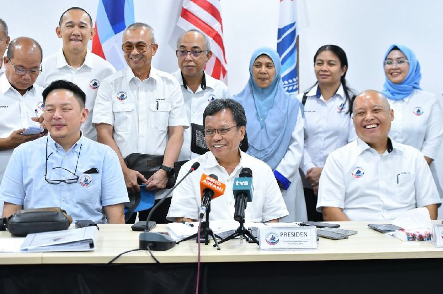Parti Warisan will be the first party to amend its constitution in line with the recently passed anti-hopping law in Parliament, says president Datuk Seri Mohd Shafie Apdal. - Pic courtey of Parti Warisan 