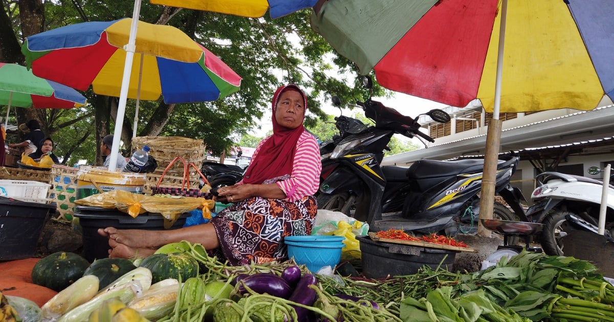 West Java authorities upgrade 21 of 25 traditional markets targeted
