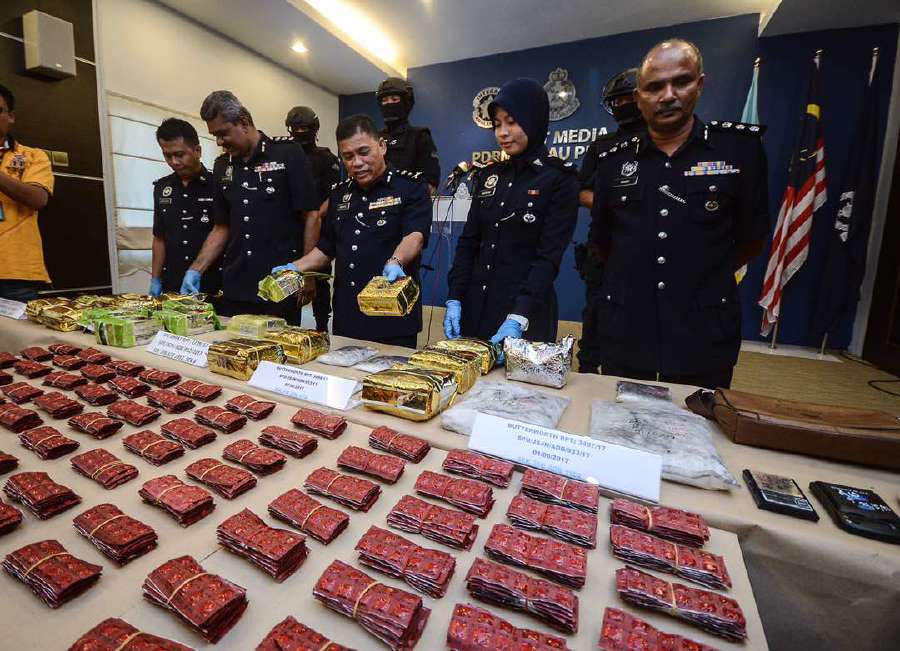 Police Smash Penang Drug Syndicate With Five Lightning Raids In The State New Straits Times 9227