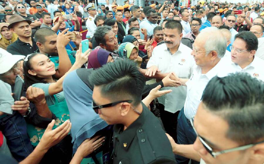 (File pix) Prime Minister Datuk Seri Najib Razak arrives at Dataran Labuan. Pix by Edmund Samunting