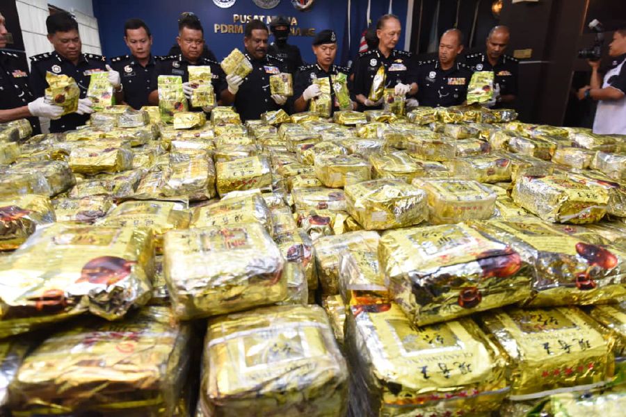 Police seized 1,066kg (1 tonne) of syabu worth RM54 million in a raid at a store in Jelutong here, on Friday. NSTP Pix by RAMDZAN MASIAM.